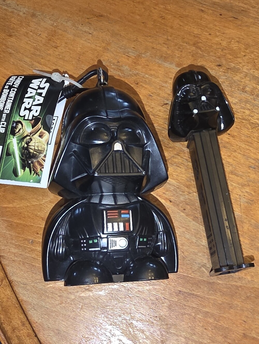 Star Wars Darth Vader Candy Container Clip Regal Confections Canada 2013 + Pez